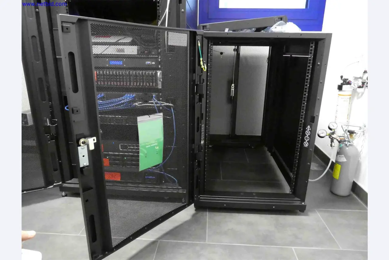 Maschinen zur Herstellung von präzisen Metallbauteilen mittels CNC-Drehen und CNC-Fräsen-2