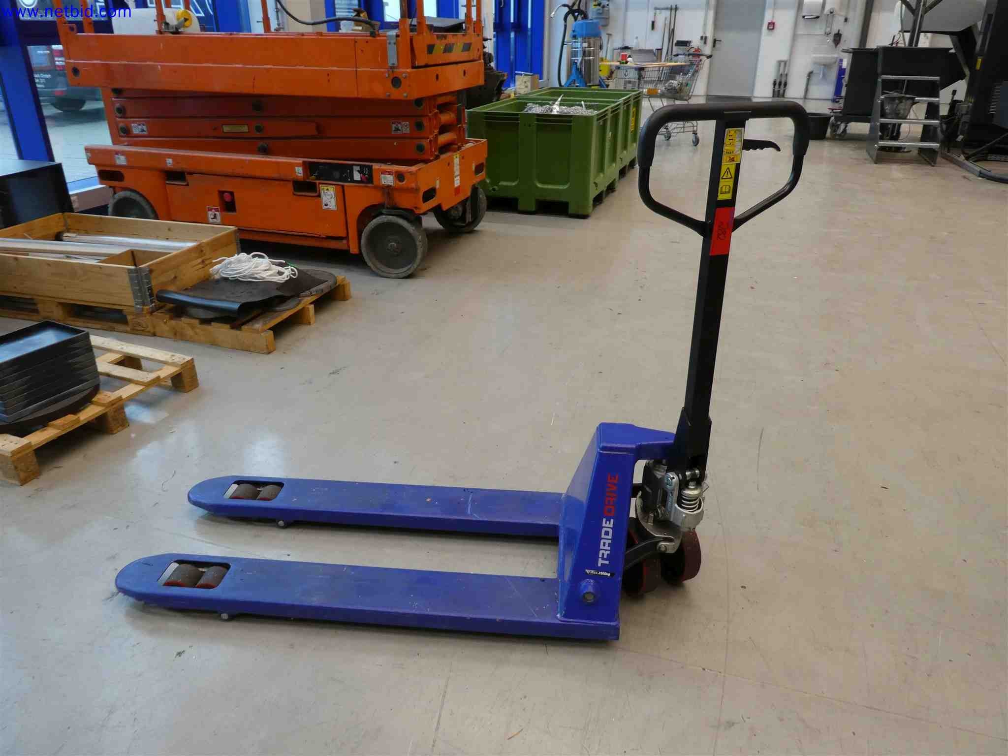 Machines for the production of precise metal components using CNC turning and CNC milling-3