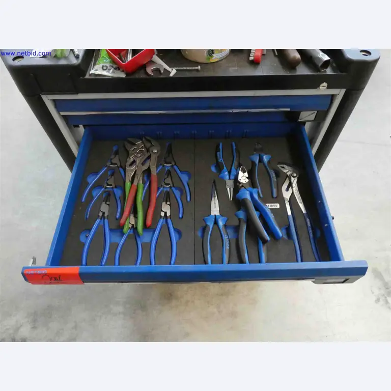 Machines for the production of precise metal components using CNC turning and CNC milling-3