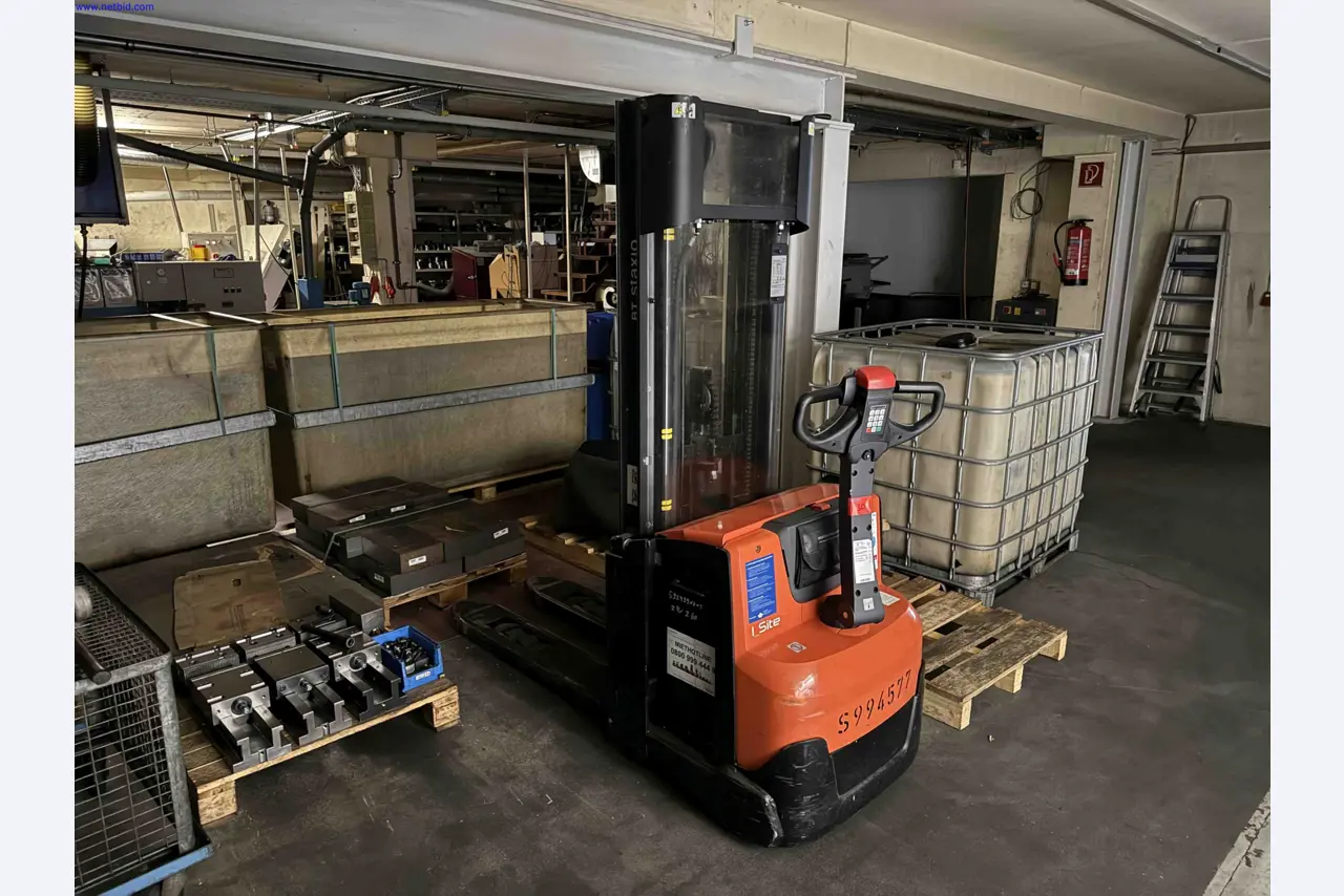 Machines for the production of precise metal components using CNC turning and CNC milling-1