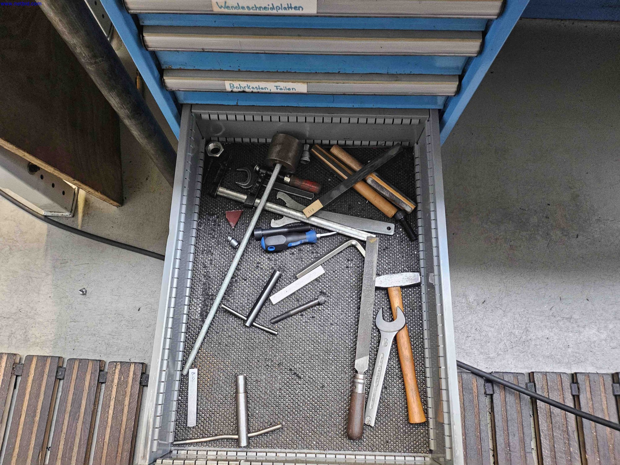 Machines for the production of precise metal components using CNC turning and CNC milling-10