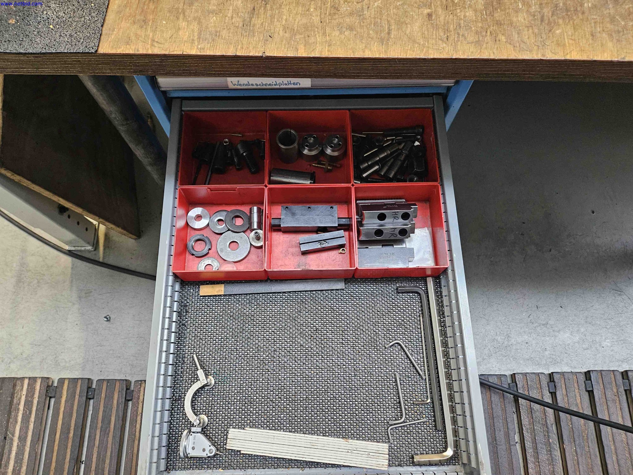 Machines for the production of precise metal components using CNC turning and CNC milling-8