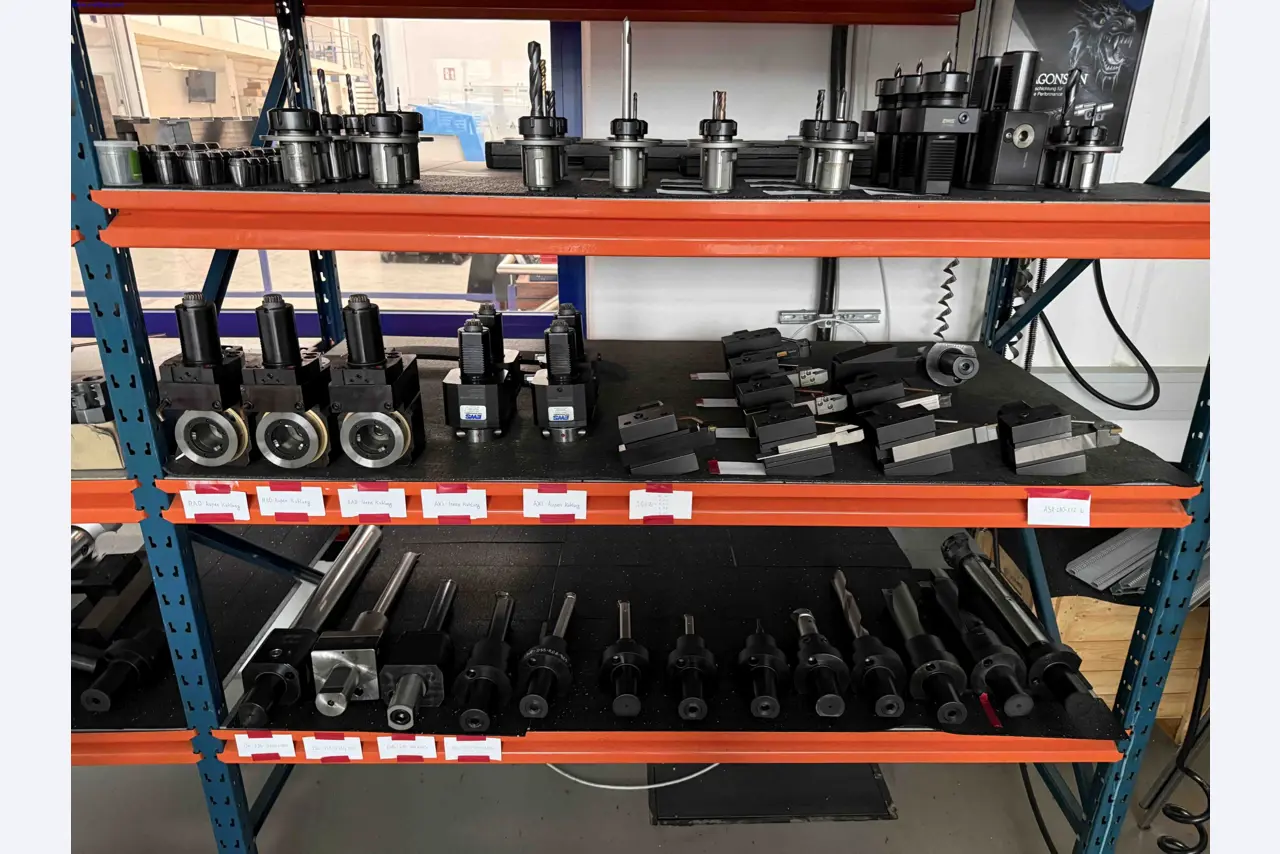 Machines for the production of precise metal components using CNC turning and CNC milling-8