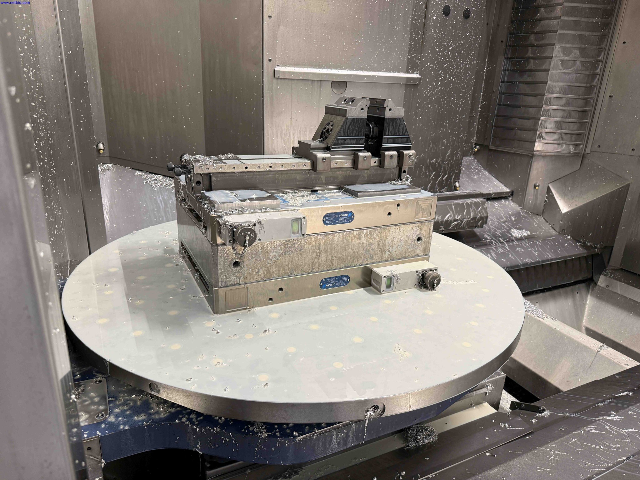 Machines for the production of precise metal components using CNC turning and CNC milling-3