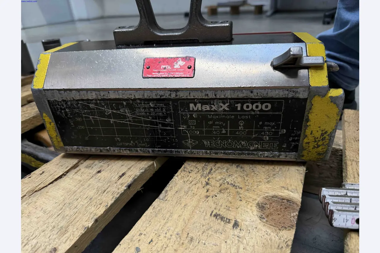 Machines for the production of precise metal components using CNC turning and CNC milling-3