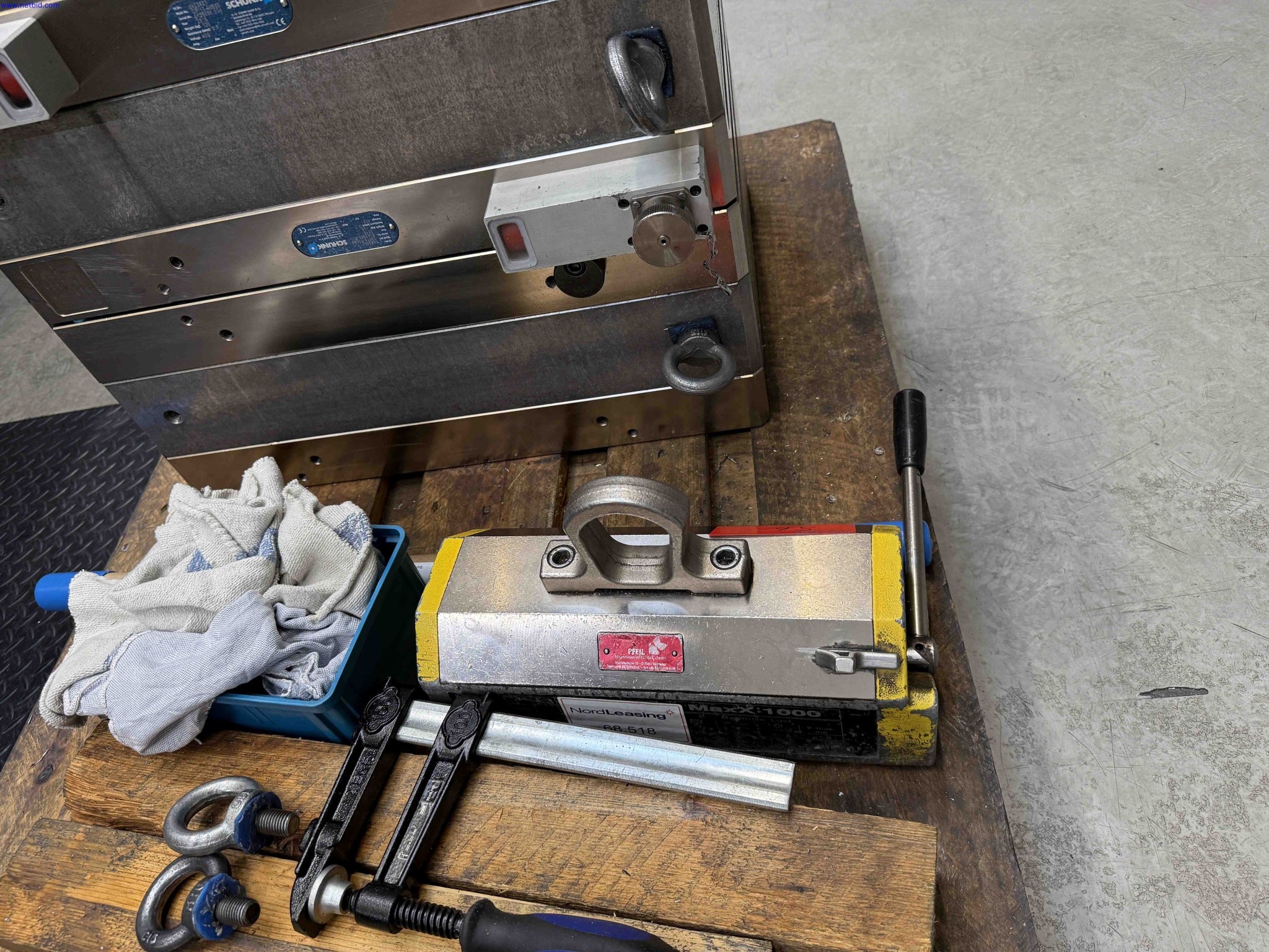 Machines for the production of precise metal components using CNC turning and CNC milling-4