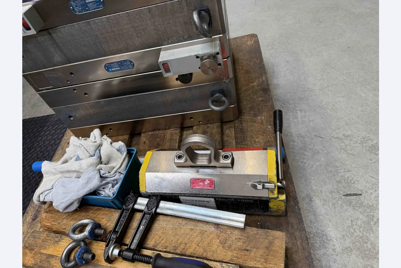 Machines for the production of precise metal components using CNC turning and CNC milling-4