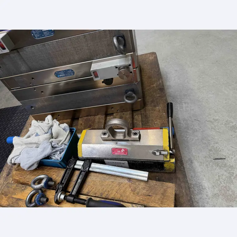 Machines for the production of precise metal components using CNC turning and CNC milling-4