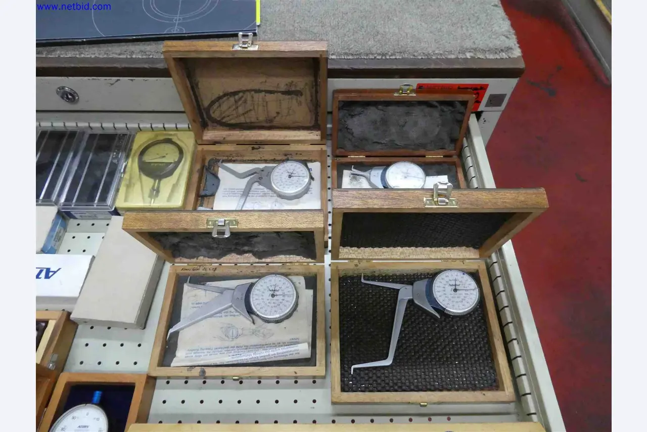 Machines for the production of precise metal components using CNC turning and CNC milling-2