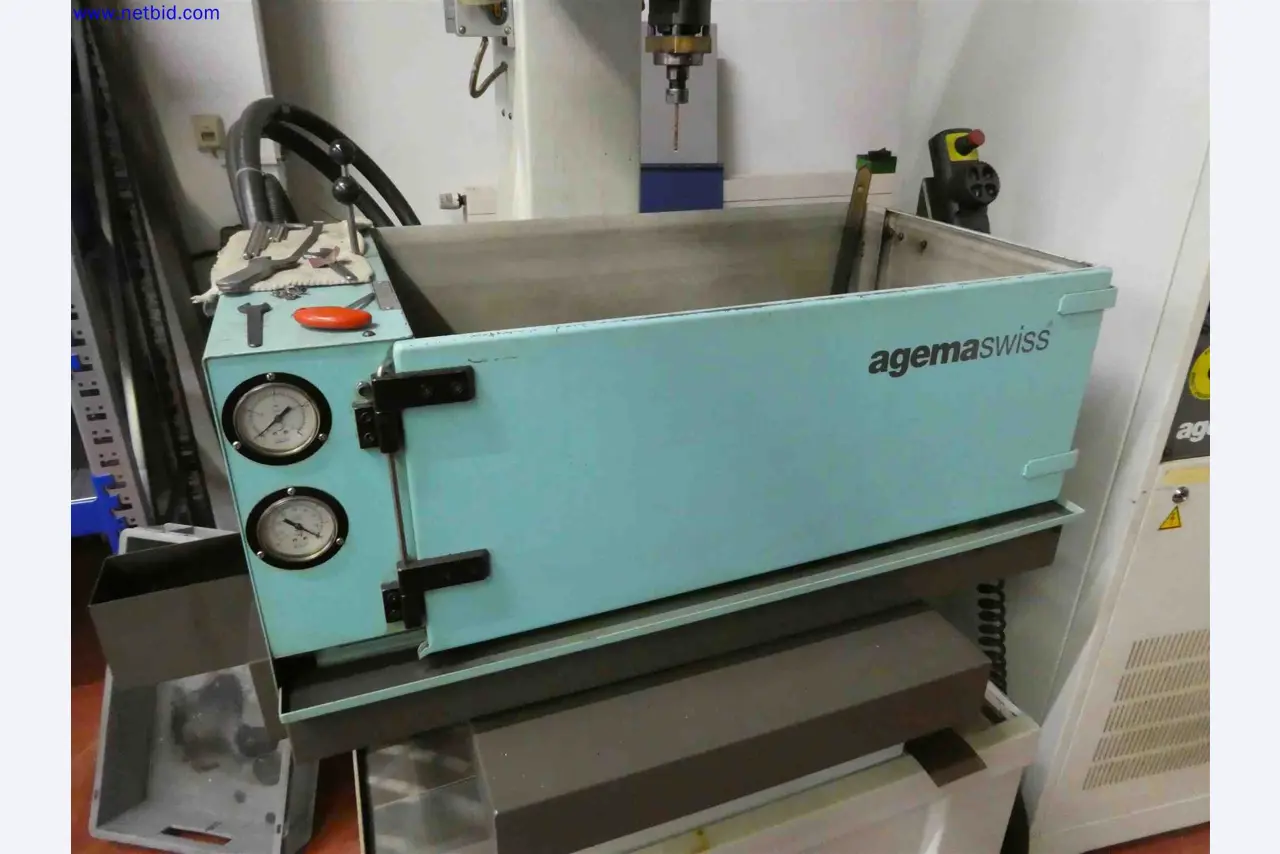 Machines for the production of precise metal components using CNC turning and CNC milling-3