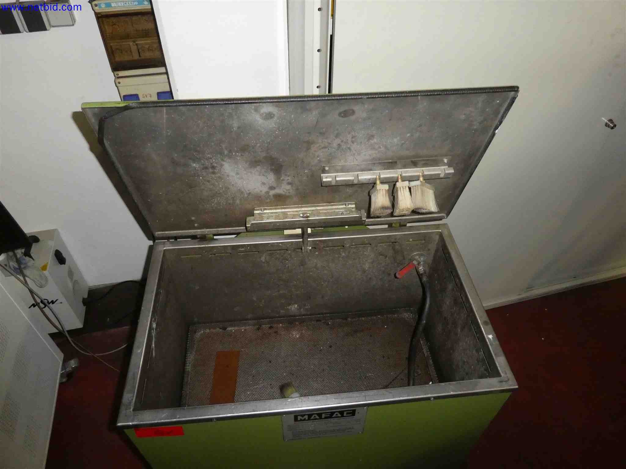 Machines for the production of precise metal components using CNC turning and CNC milling-3