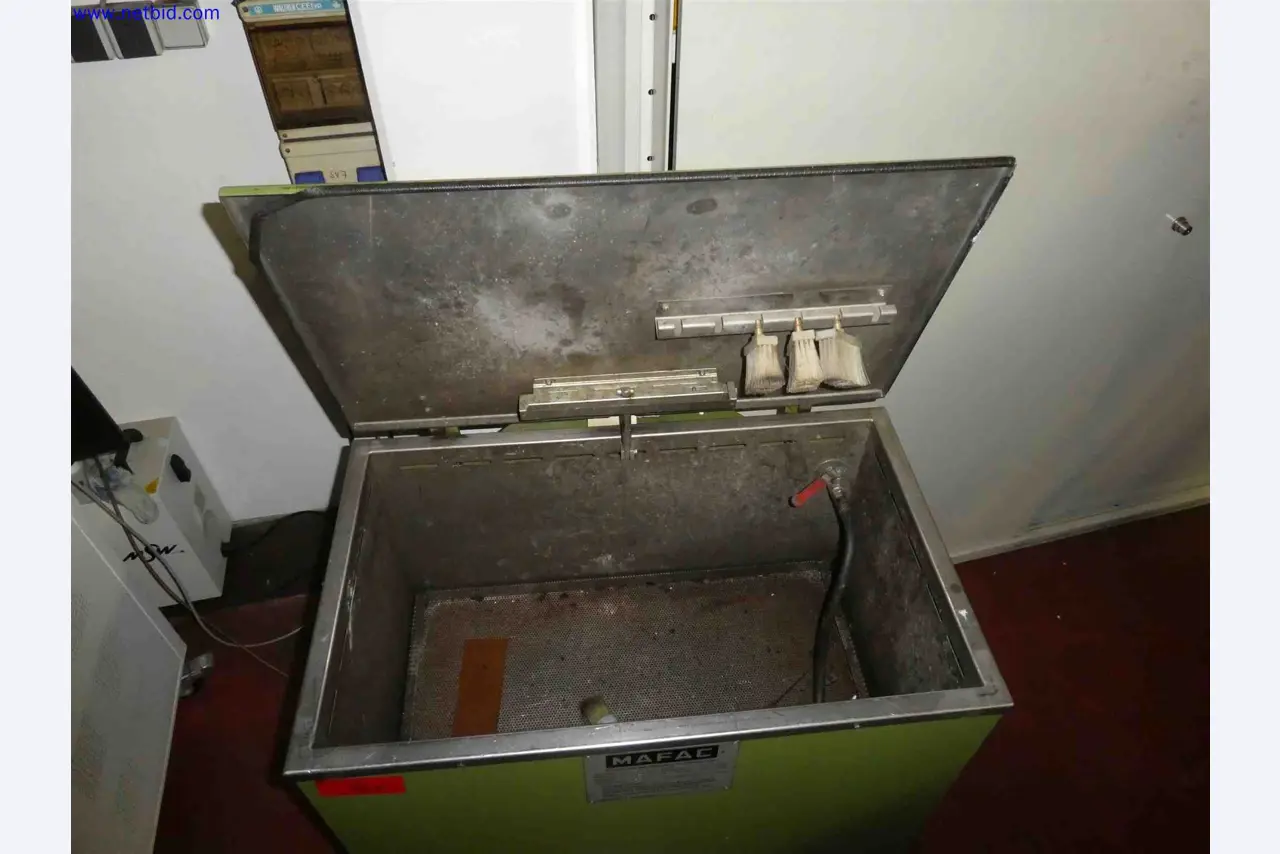 Machines for the production of precise metal components using CNC turning and CNC milling-3