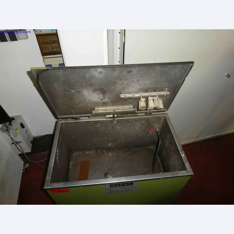 Machines for the production of precise metal components using CNC turning and CNC milling-3