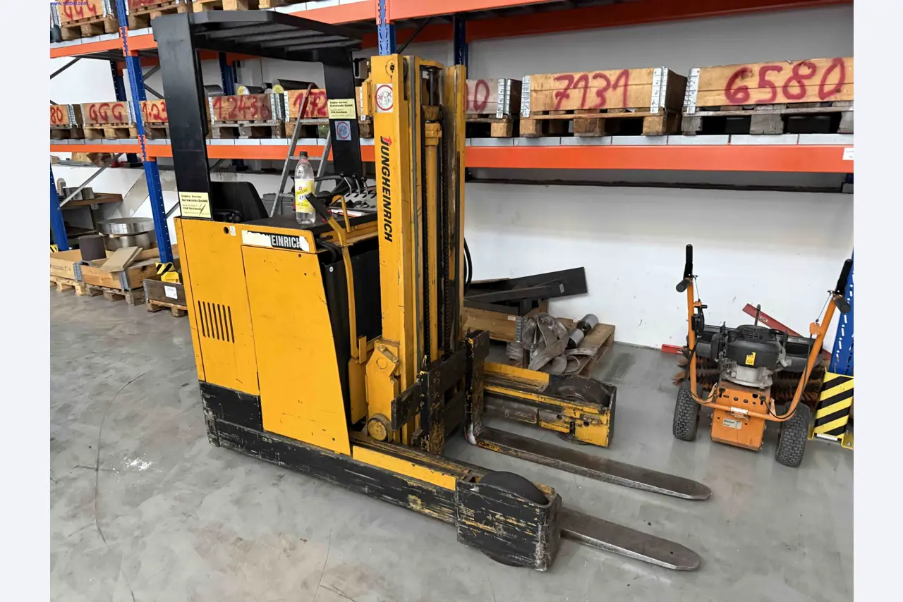 Machines for the production of precise metal components using CNC turning and CNC milling-3