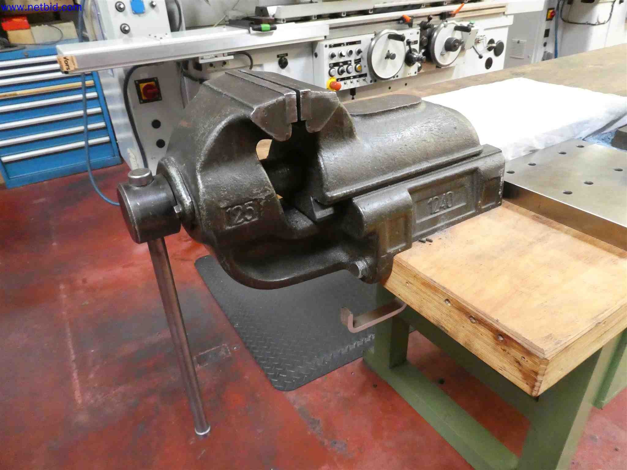 Machines for the production of precise metal components using CNC turning and CNC milling-12