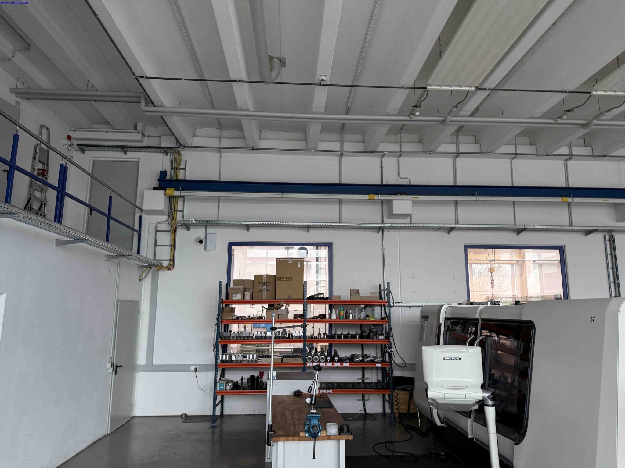 Machines for the production of precise metal components using CNC turning and CNC milling-4