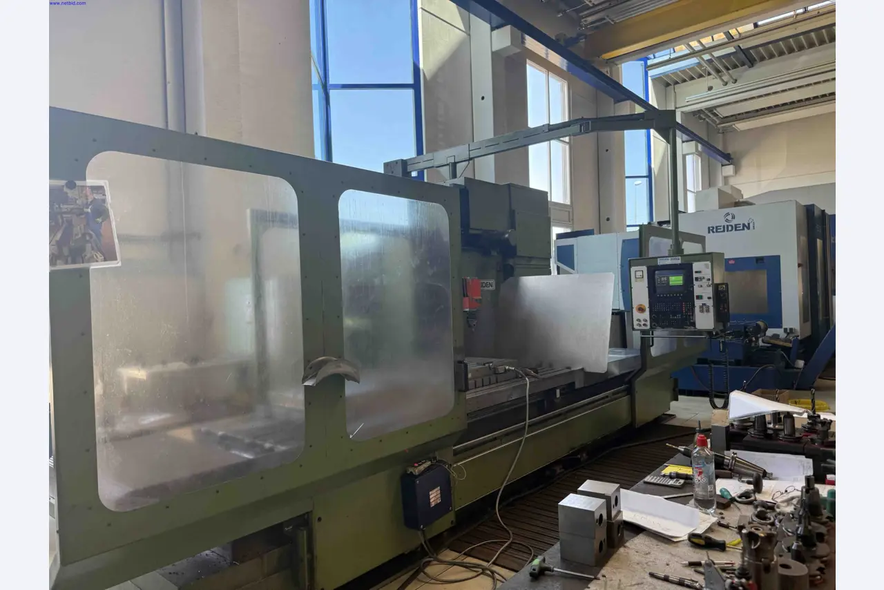 Máquinas para a produção de componentes metálicos de precisão por torneamento e fresagem CNC-1