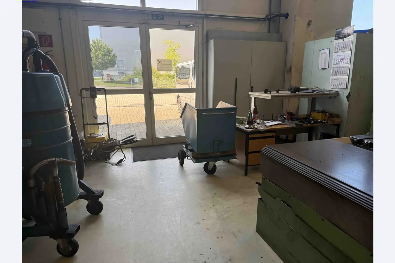 Máquinas para a produção de componentes metálicos de precisão por torneamento e fresagem CNC-3