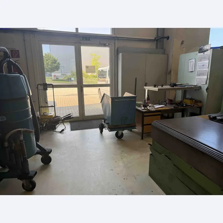 Máquinas para a produção de componentes metálicos de precisão por torneamento e fresagem CNC-3