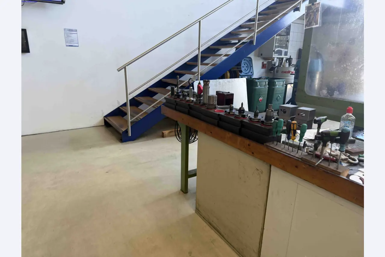 Máquinas para a produção de componentes metálicos de precisão por torneamento e fresagem CNC-4