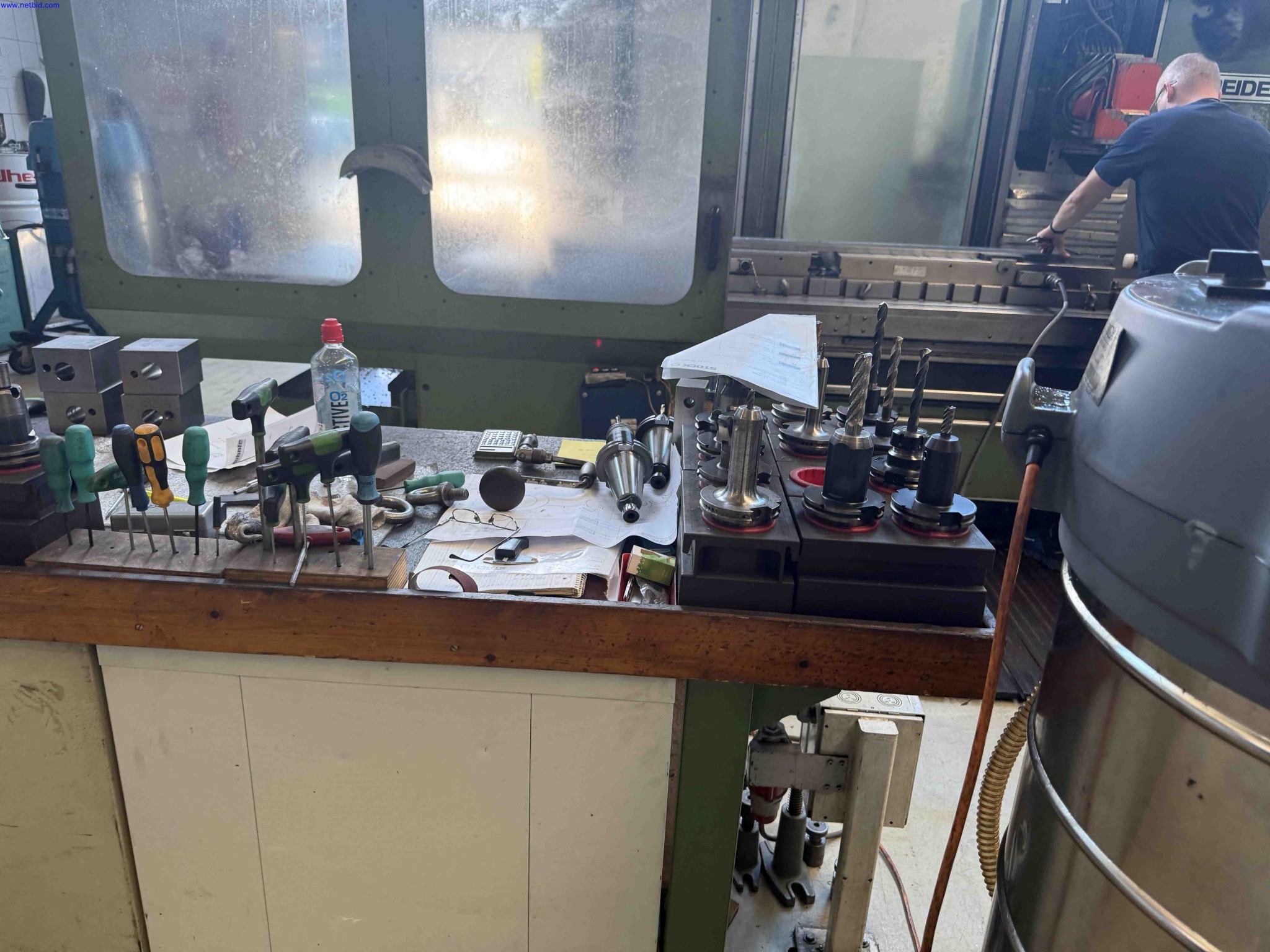 Maschinen zur Herstellung von präzisen Metallbauteilen mittels CNC-Drehen und CNC-Fräsen-5