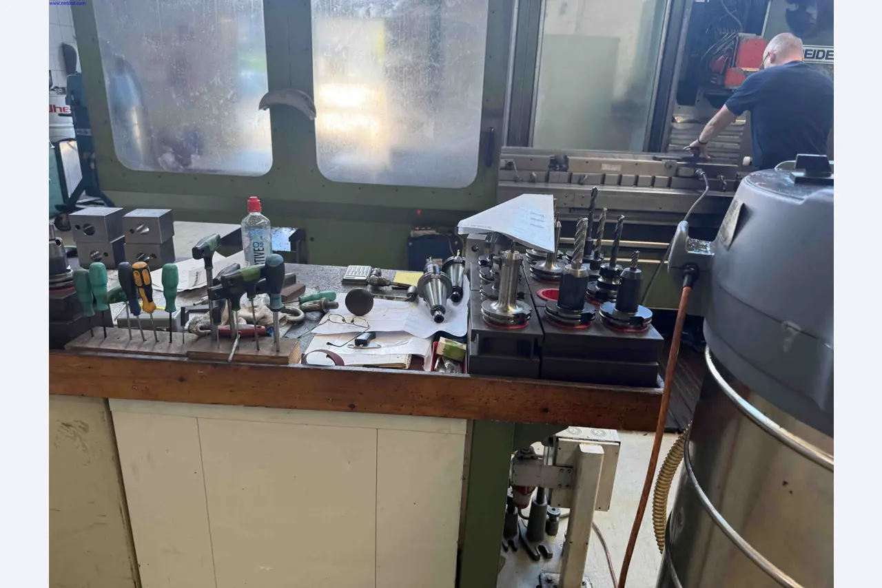 Máquinas para a produção de componentes metálicos de precisão por torneamento e fresagem CNC-5