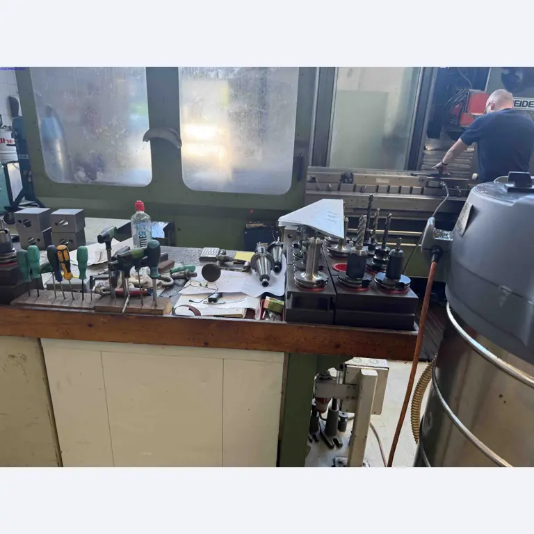 Máquinas para a produção de componentes metálicos de precisão por torneamento e fresagem CNC-5