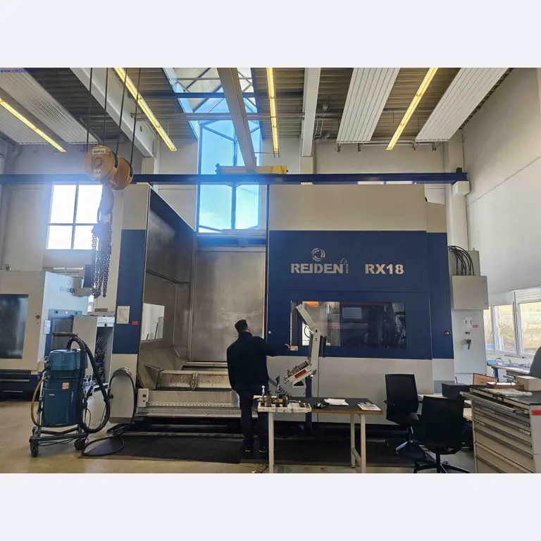 Máquinas para a produção de componentes metálicos de precisão por torneamento e fresagem CNC-1