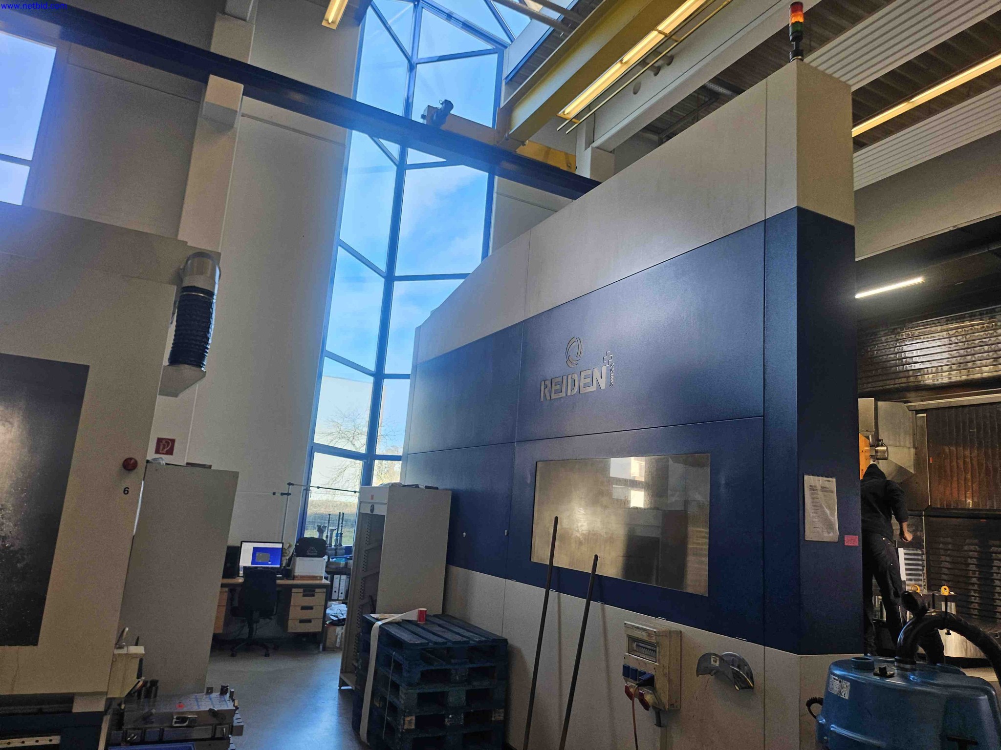 Maschinen zur Herstellung von präzisen Metallbauteilen mittels CNC-Drehen und CNC-Fräsen-4