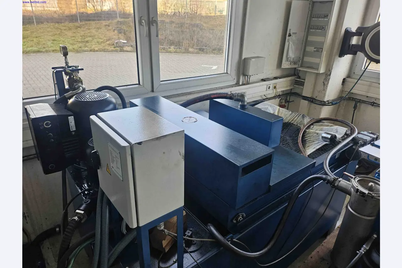 Máquinas para a produção de componentes metálicos de precisão por torneamento e fresagem CNC-6