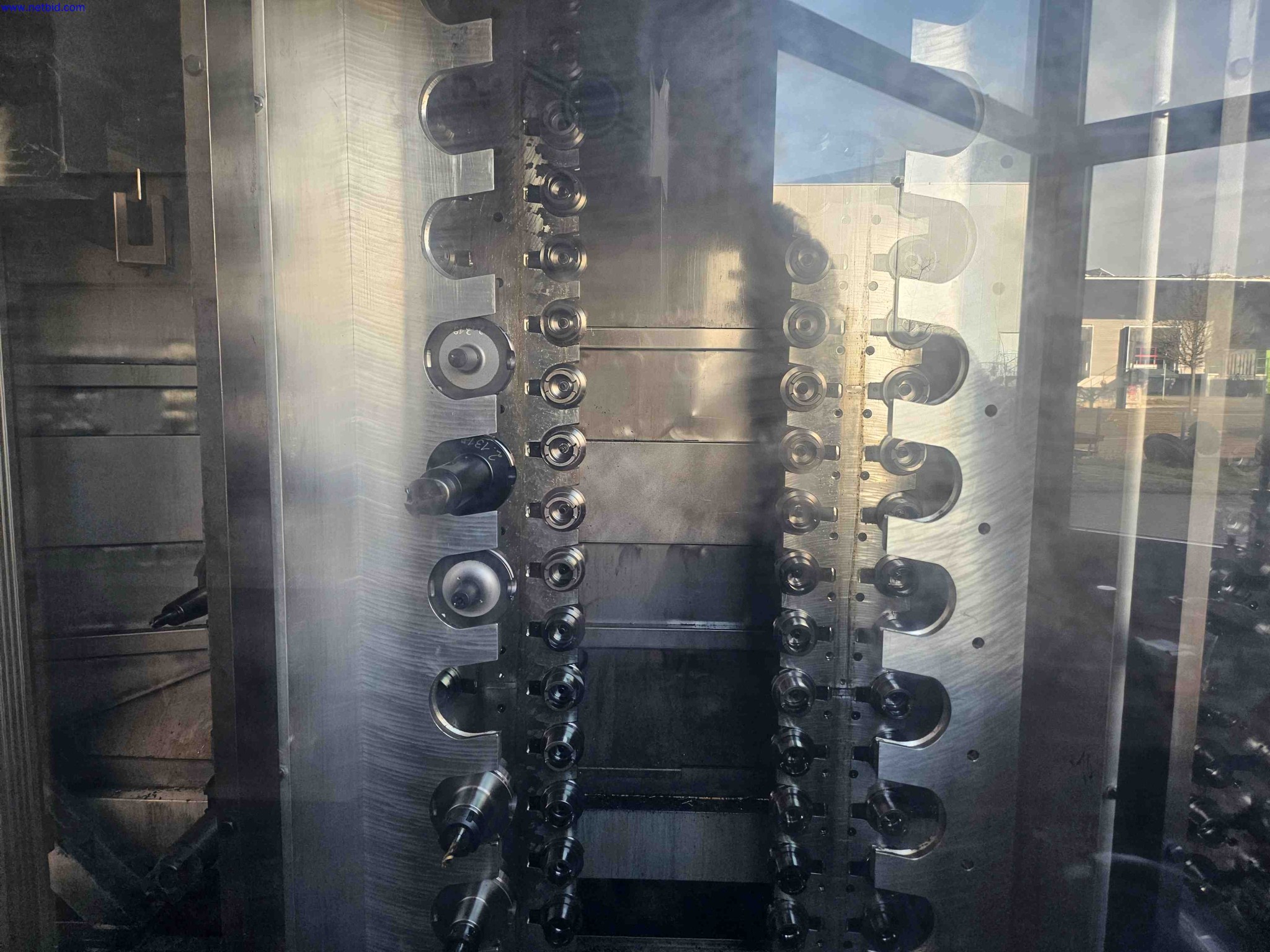 Maschinen zur Herstellung von präzisen Metallbauteilen mittels CNC-Drehen und CNC-Fräsen-7