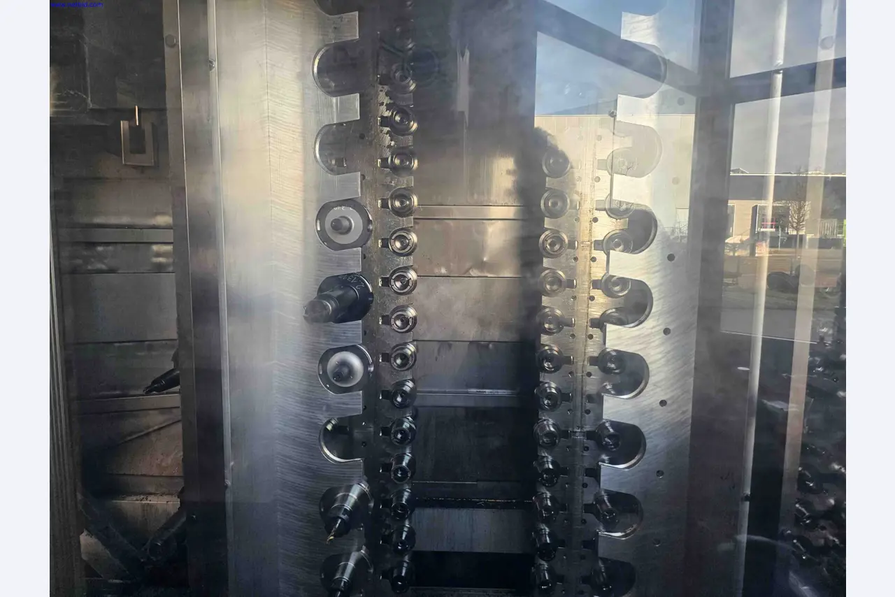 Máquinas para a produção de componentes metálicos de precisão por torneamento e fresagem CNC-7