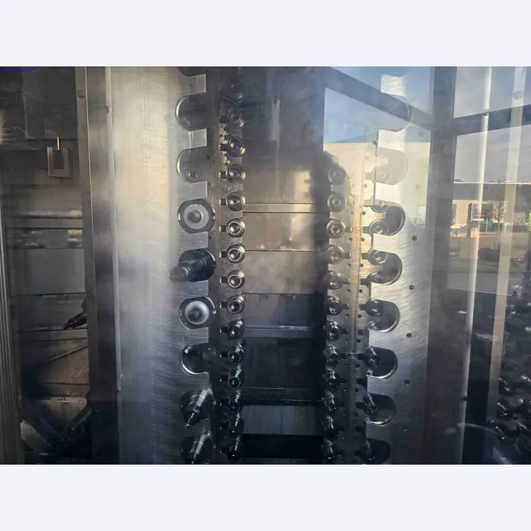 Máquinas para a produção de componentes metálicos de precisão por torneamento e fresagem CNC-7