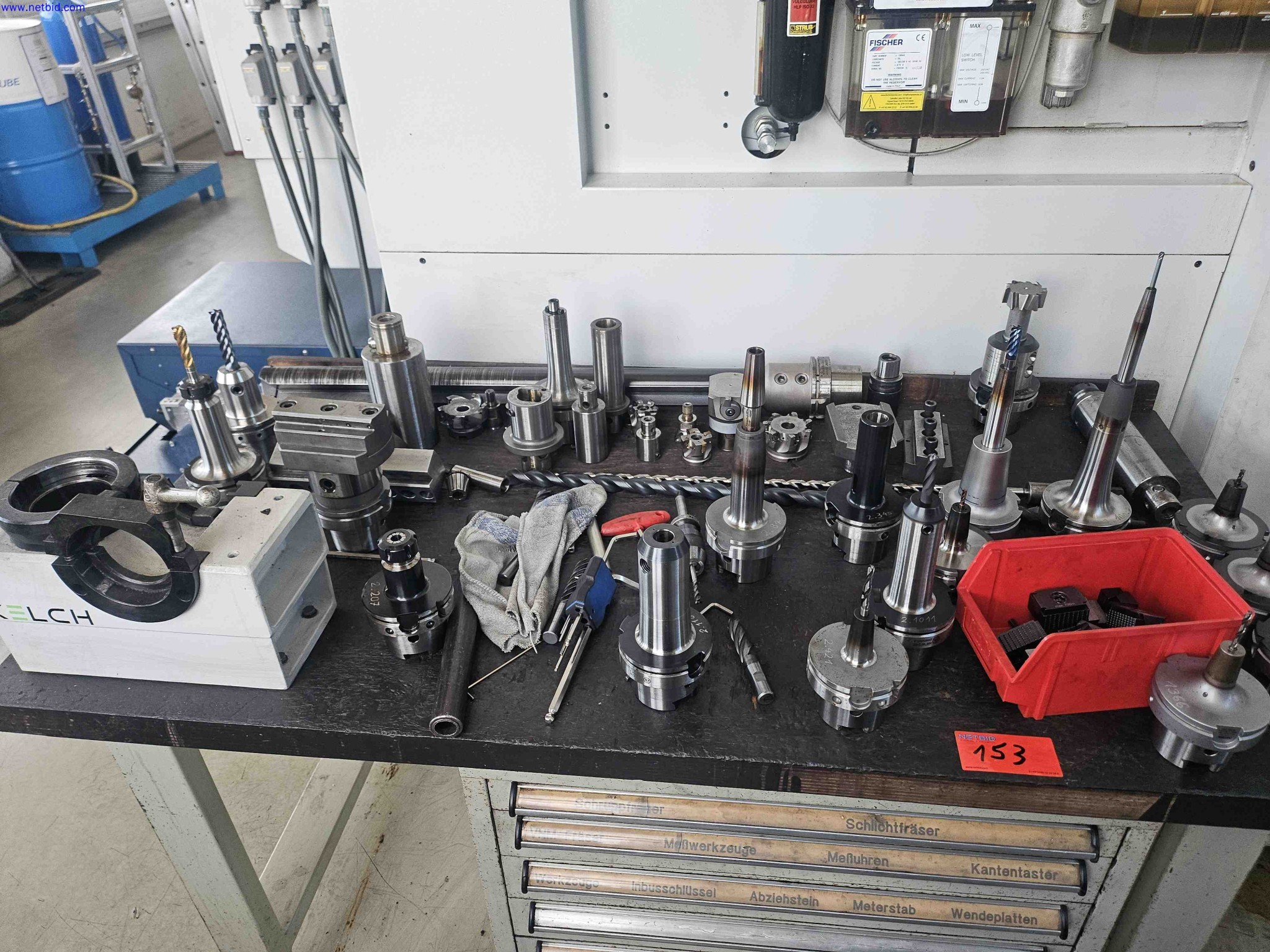 Maschinen zur Herstellung von präzisen Metallbauteilen mittels CNC-Drehen und CNC-Fräsen-8