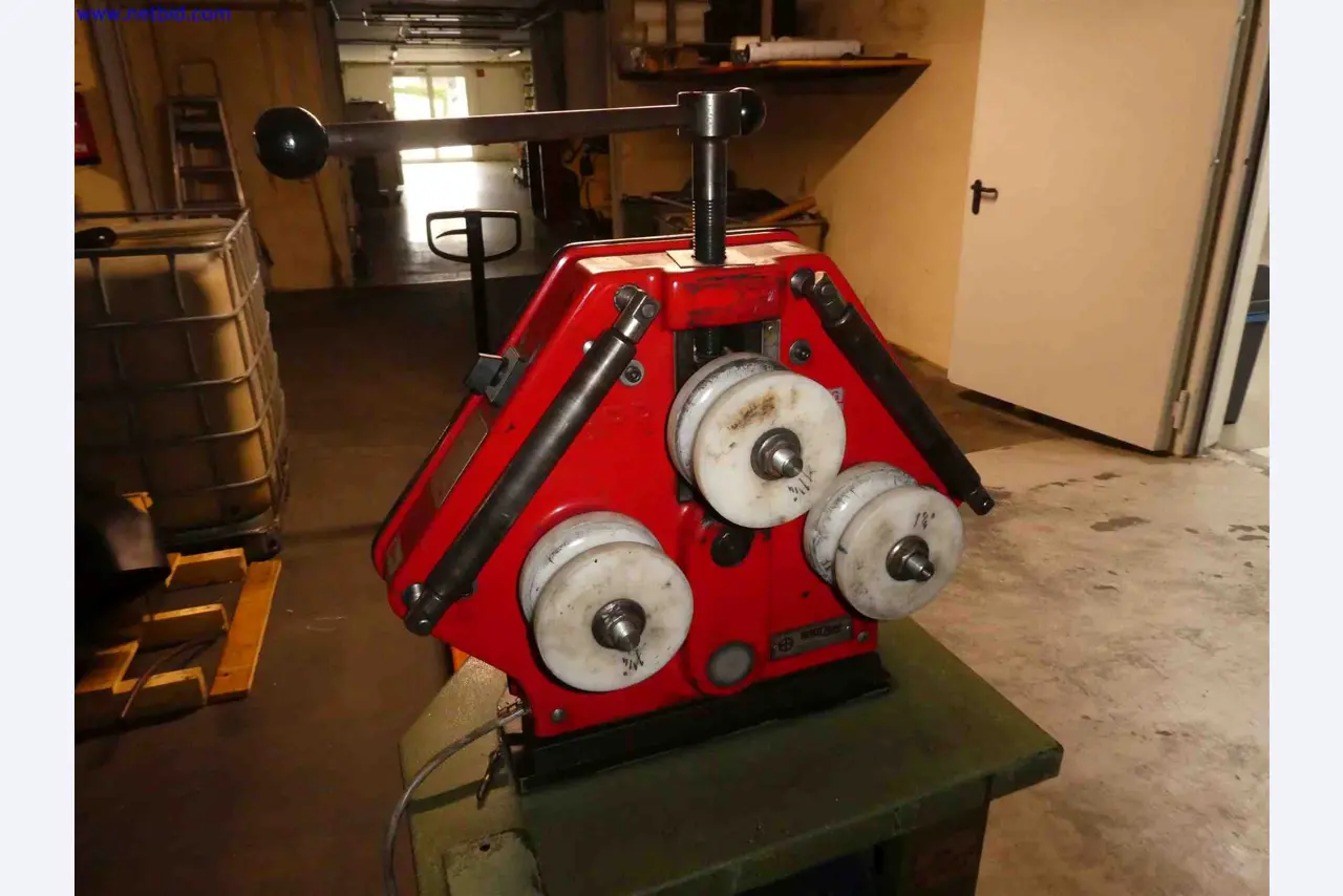 Machines for the production of precise metal components using CNC turning and CNC milling-3