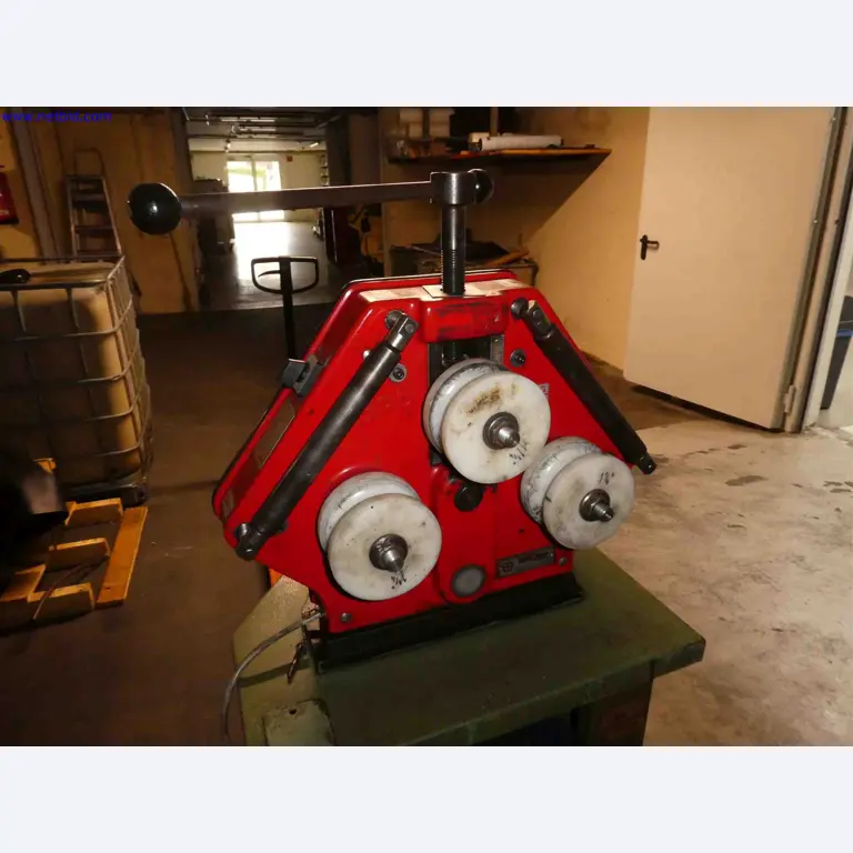 Machines for the production of precise metal components using CNC turning and CNC milling-3