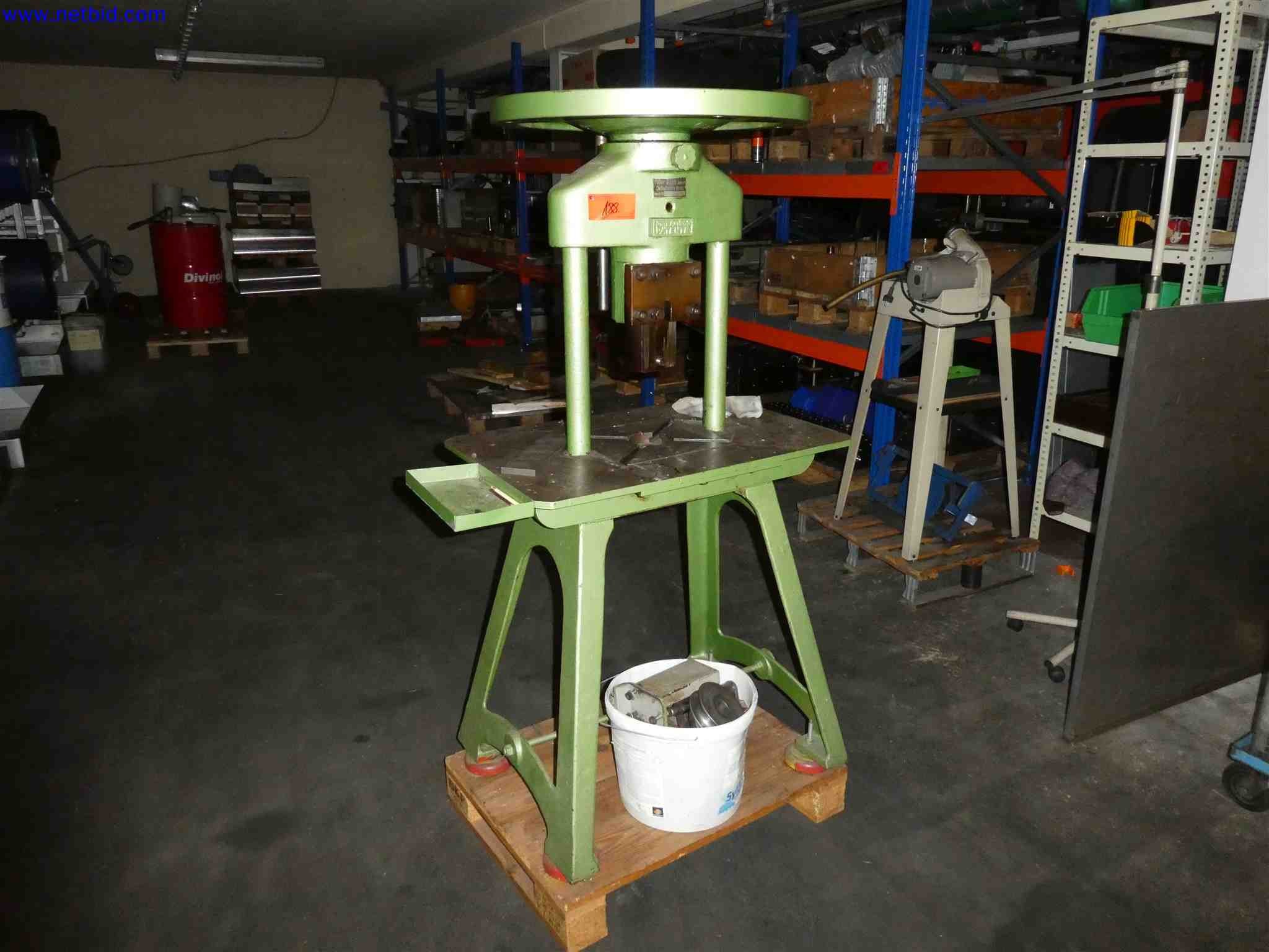 Machines for the production of precise metal components using CNC turning and CNC milling-1