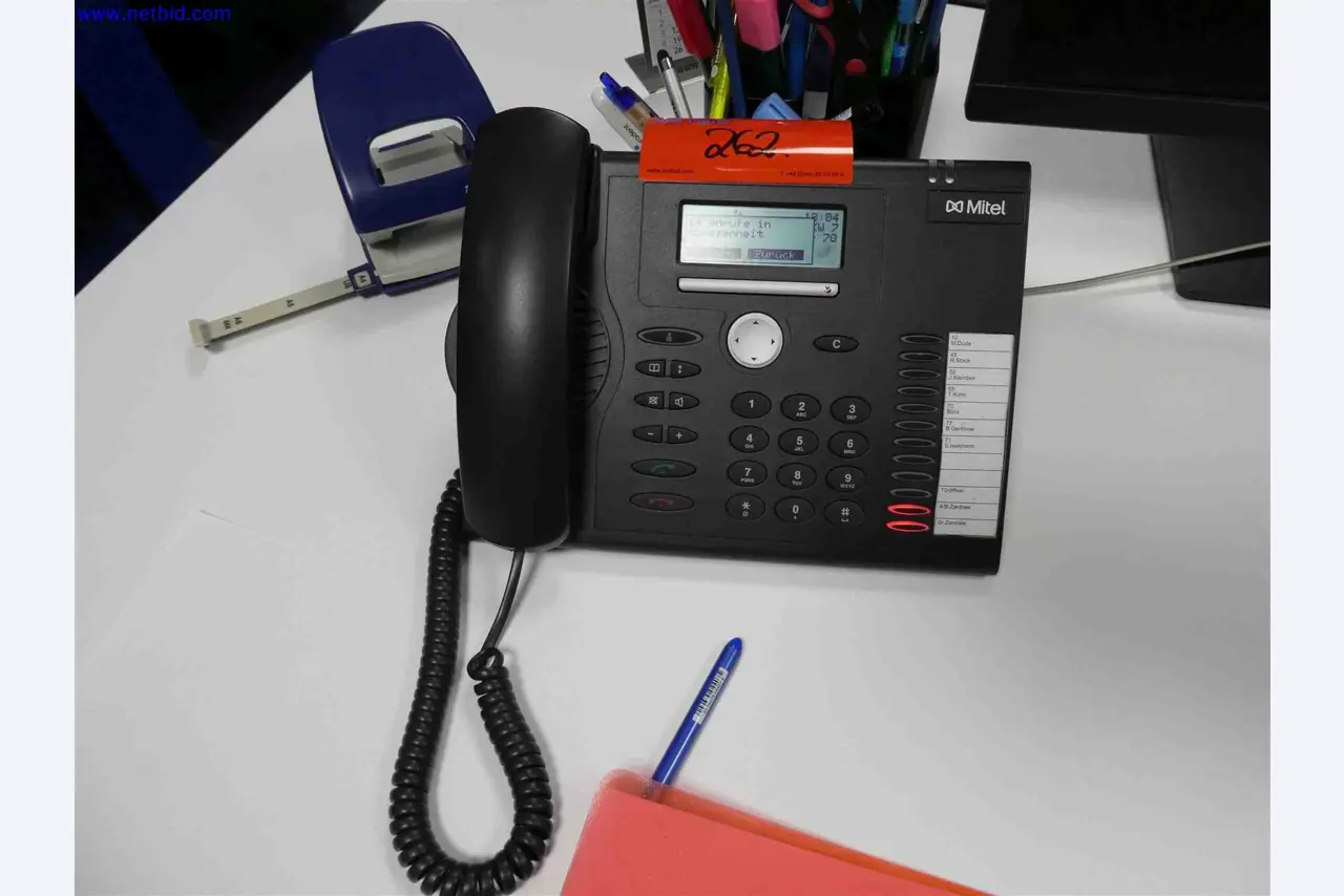 Máquinas para a produção de componentes metálicos de precisão por torneamento e fresagem CNC-3