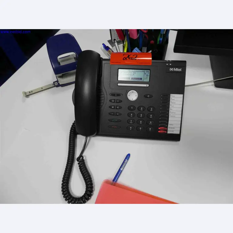 Máquinas para a produção de componentes metálicos de precisão por torneamento e fresagem CNC-3