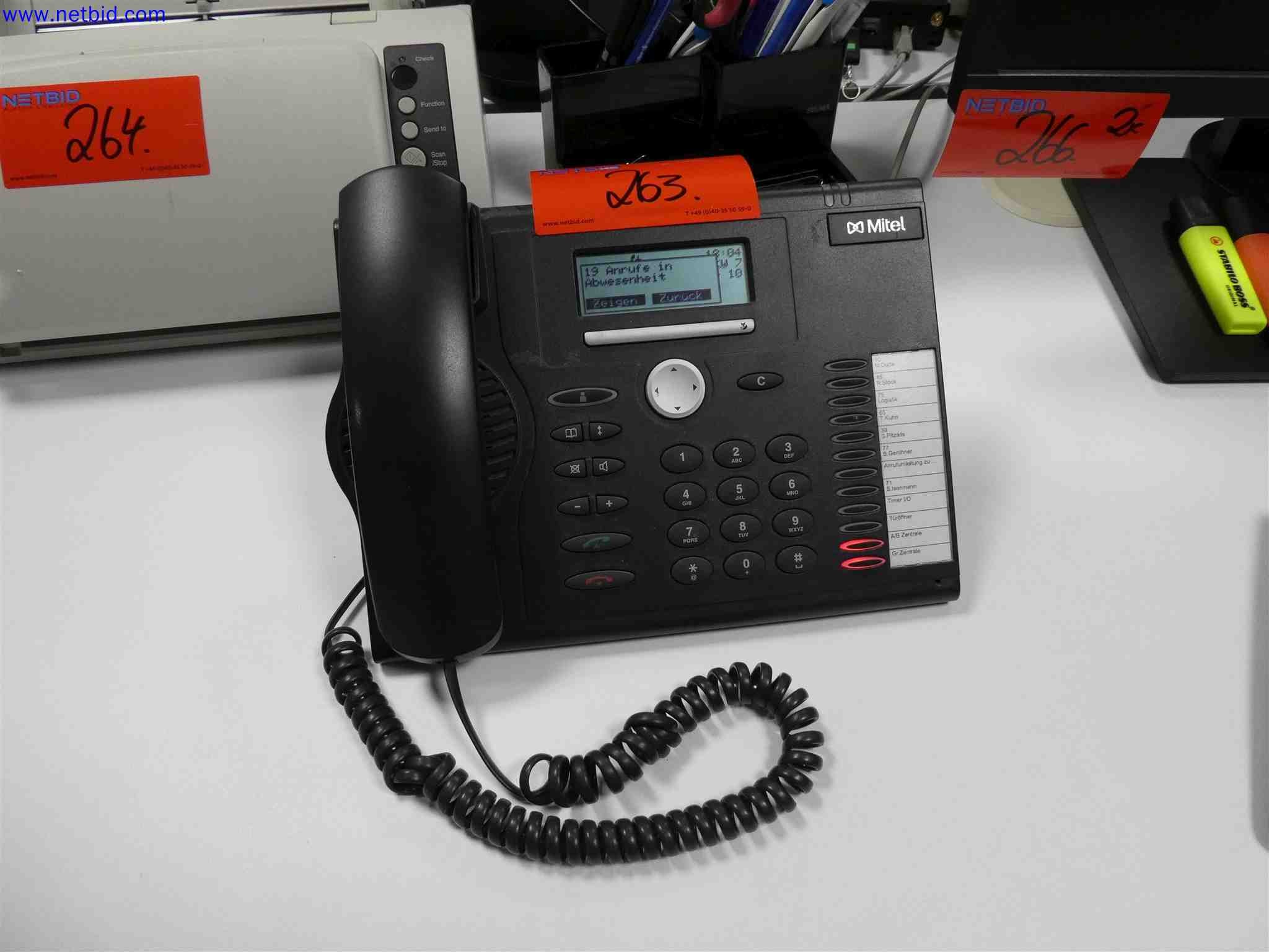 Máquinas para a produção de componentes metálicos de precisão por torneamento e fresagem CNC-4