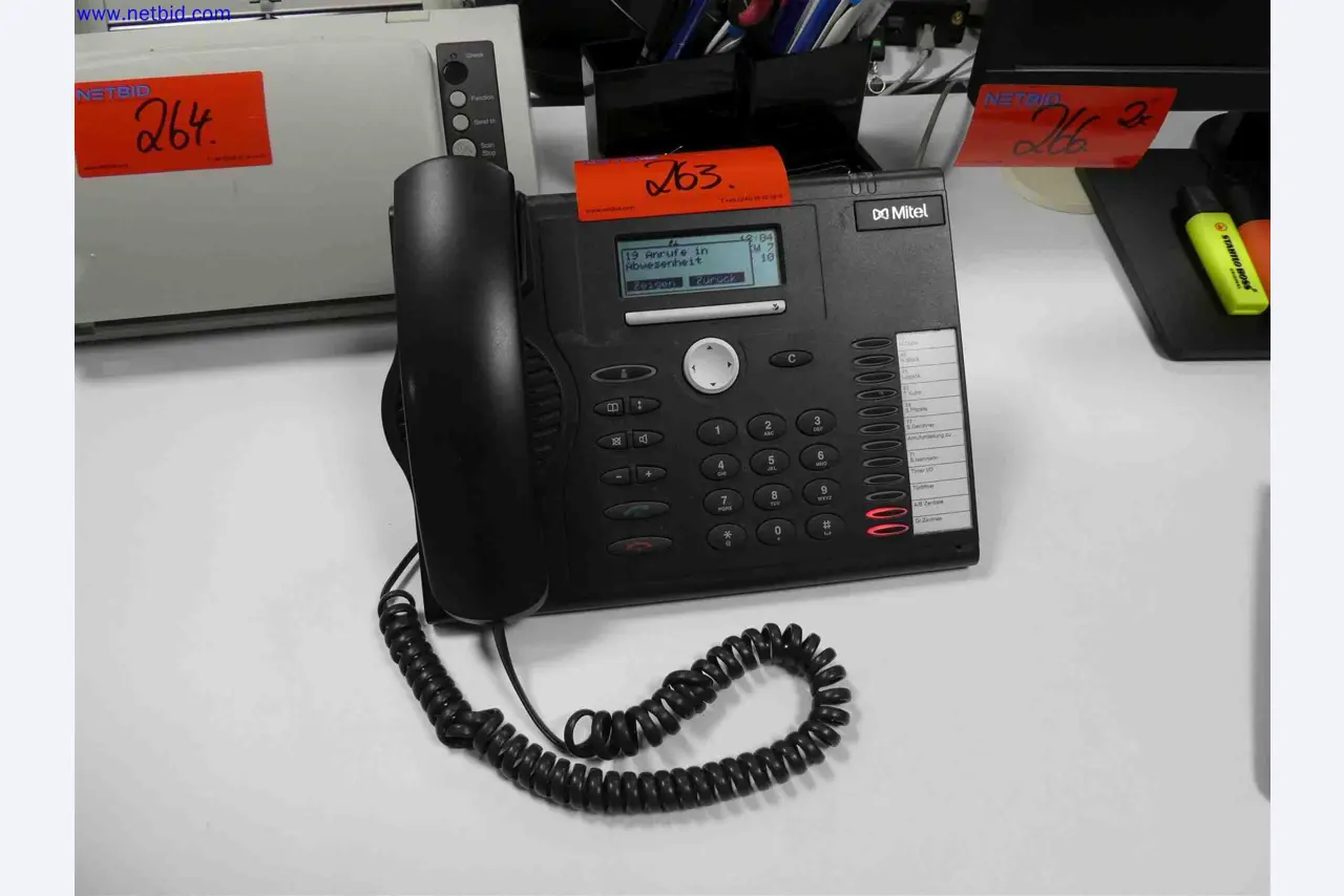 Máquinas para a produção de componentes metálicos de precisão por torneamento e fresagem CNC-4