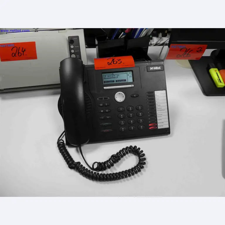 Máquinas para a produção de componentes metálicos de precisão por torneamento e fresagem CNC-4