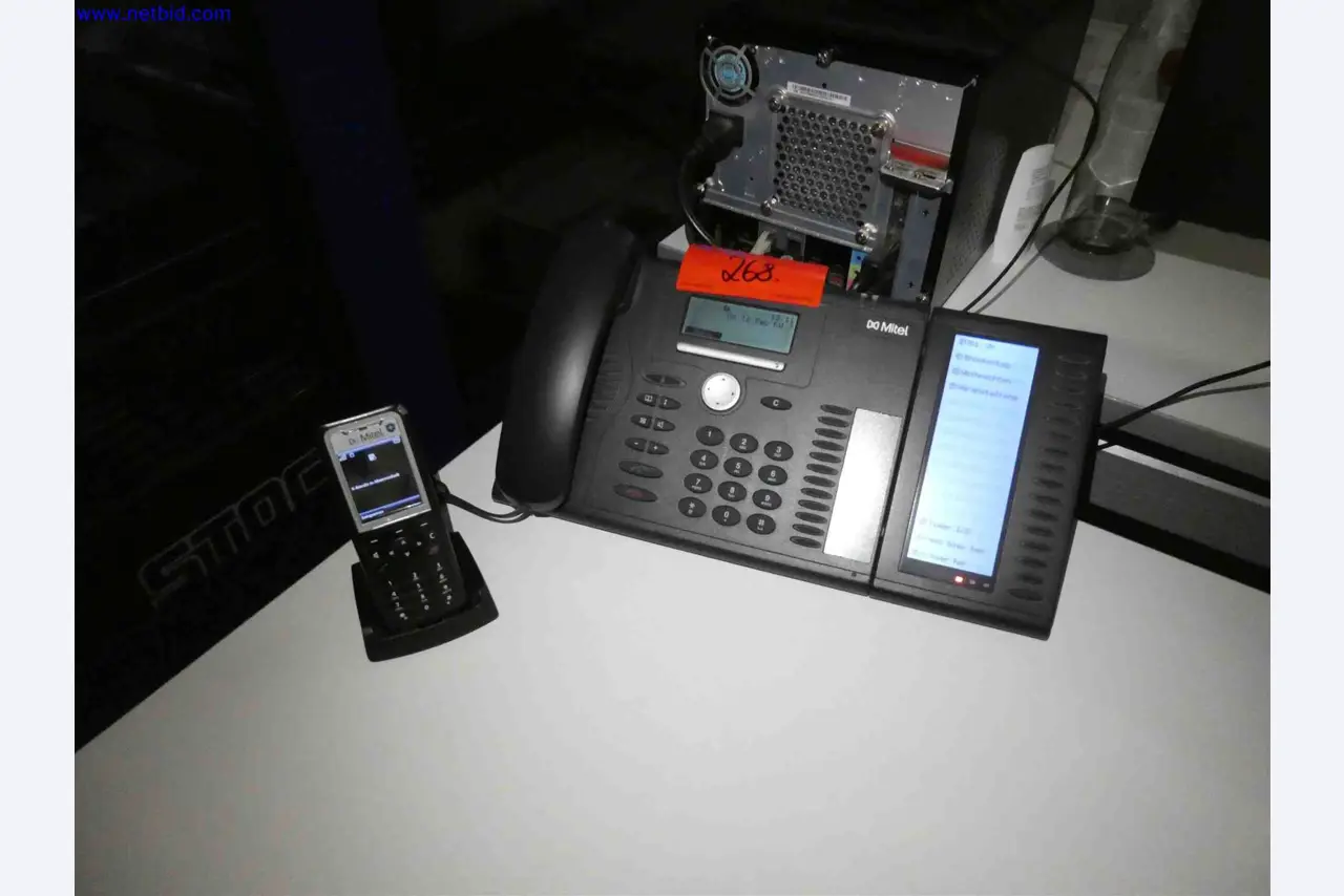 Máquinas para a produção de componentes metálicos de precisão por torneamento e fresagem CNC-6