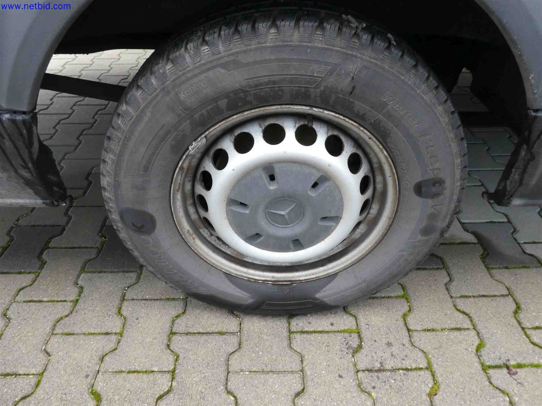 Machines for the production of precise metal components using CNC turning and CNC milling-10