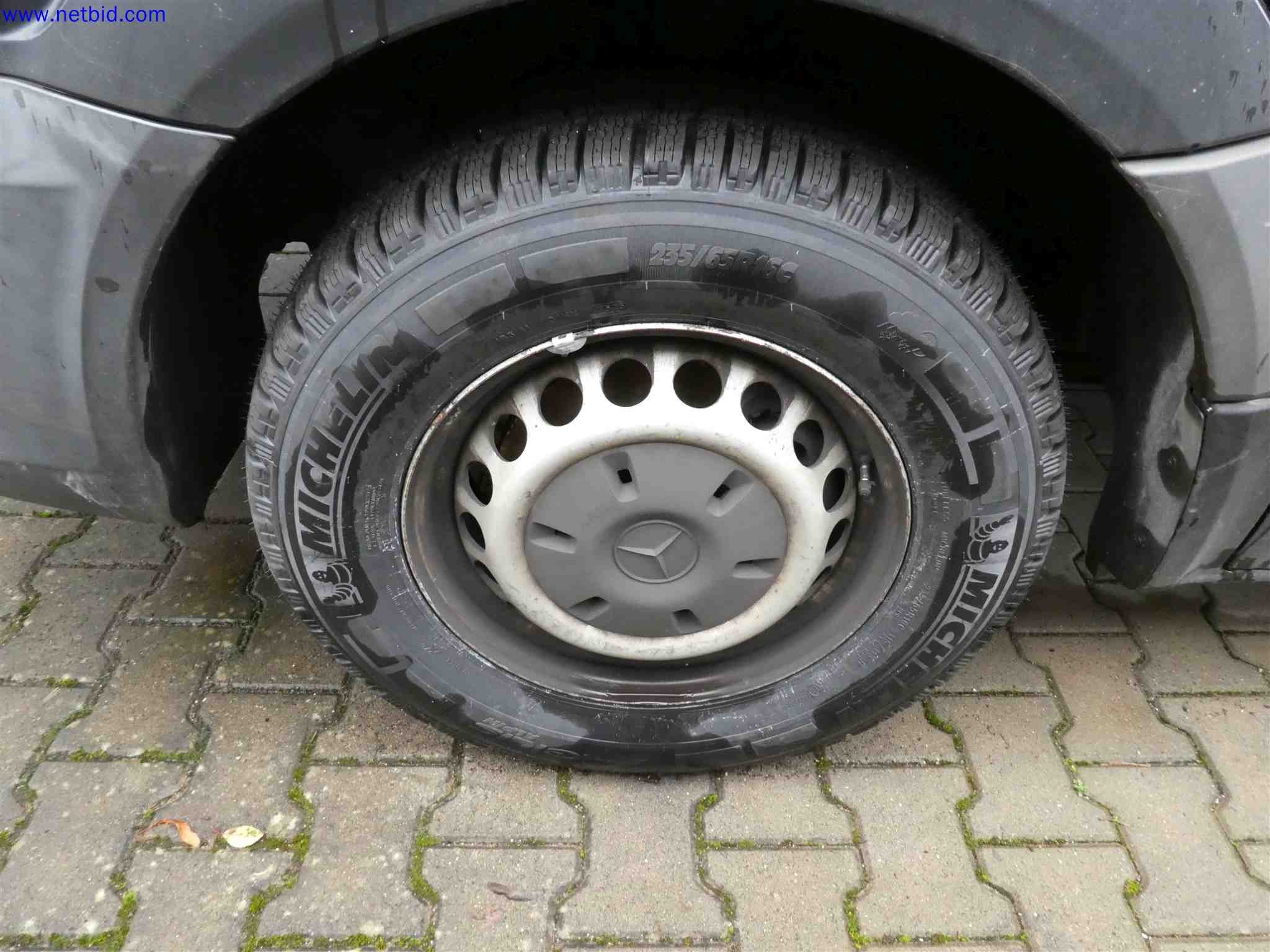 Machines for the production of precise metal components using CNC turning and CNC milling-7