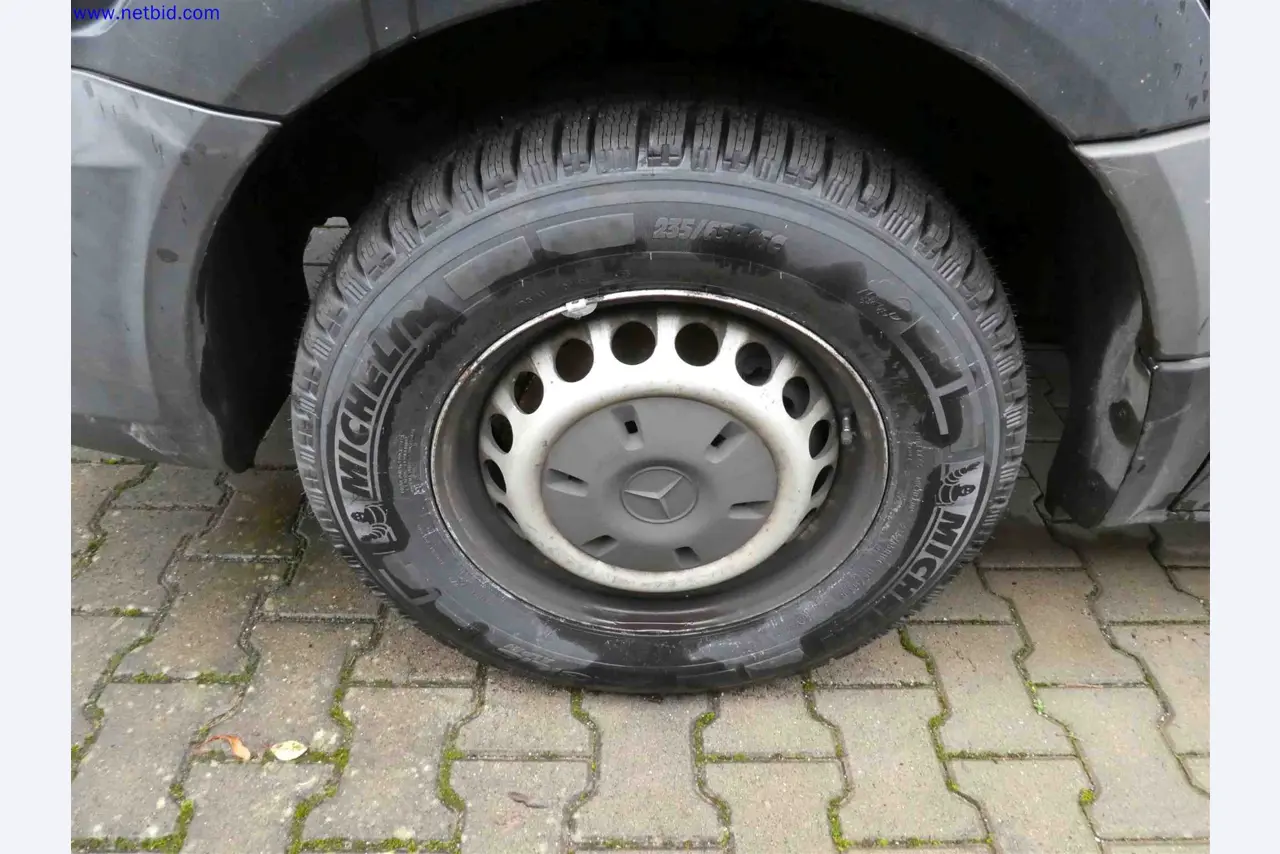 Machines for the production of precise metal components using CNC turning and CNC milling-7