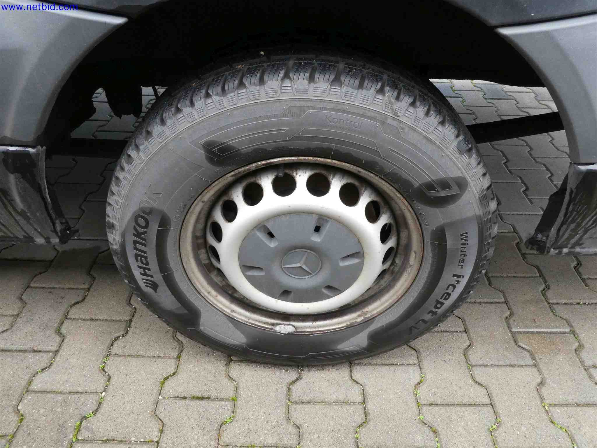 Machines for the production of precise metal components using CNC turning and CNC milling-8