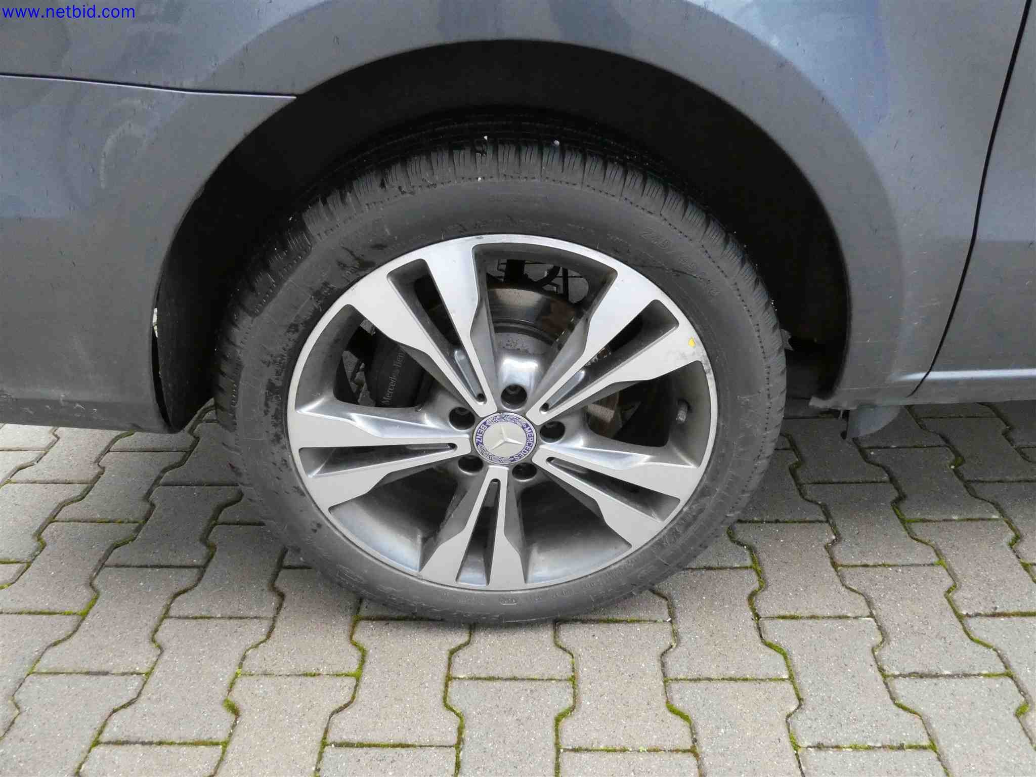 Machines for the production of precise metal components using CNC turning and CNC milling-10