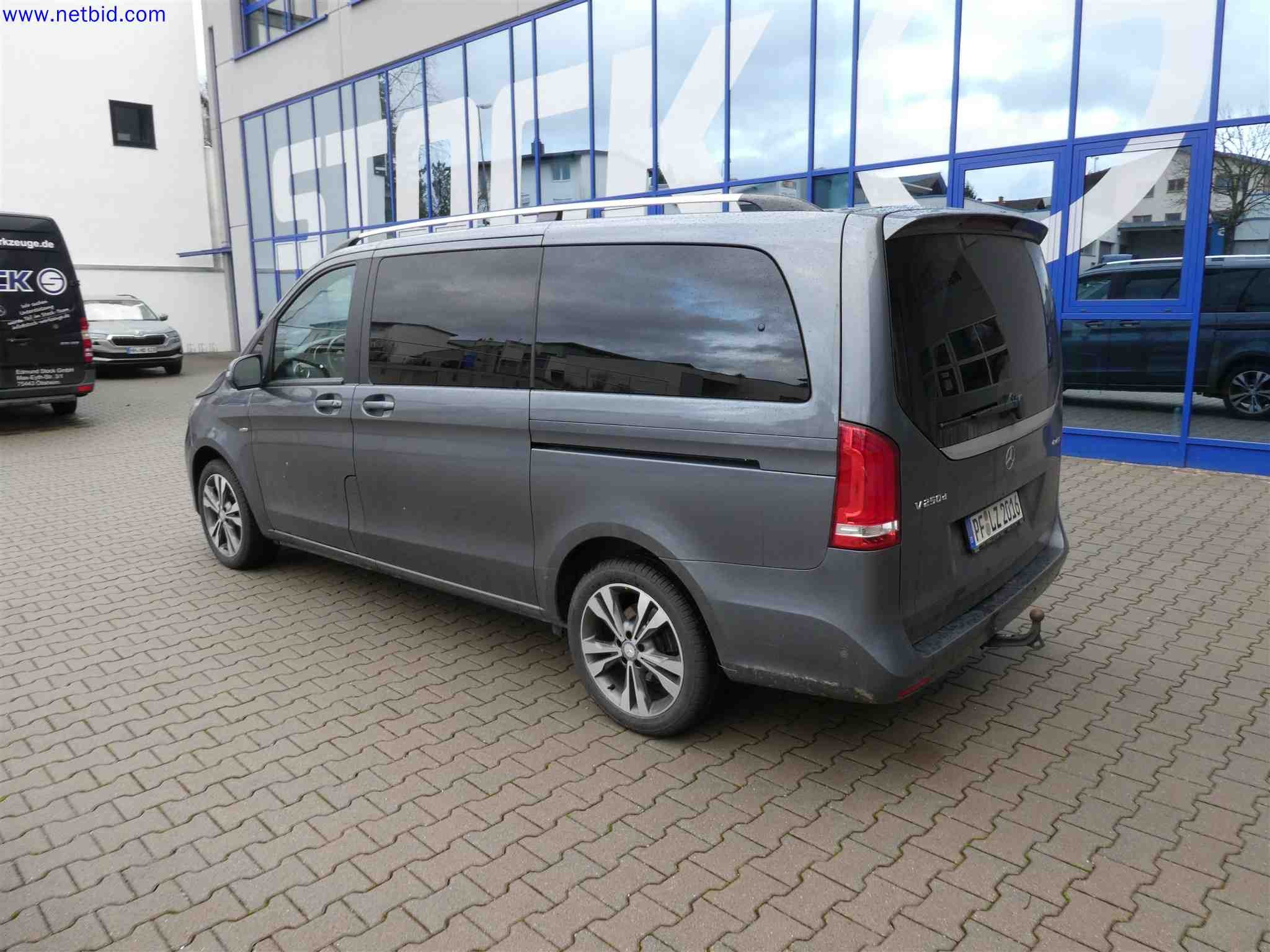 Machines for the production of precise metal components using CNC turning and CNC milling-4