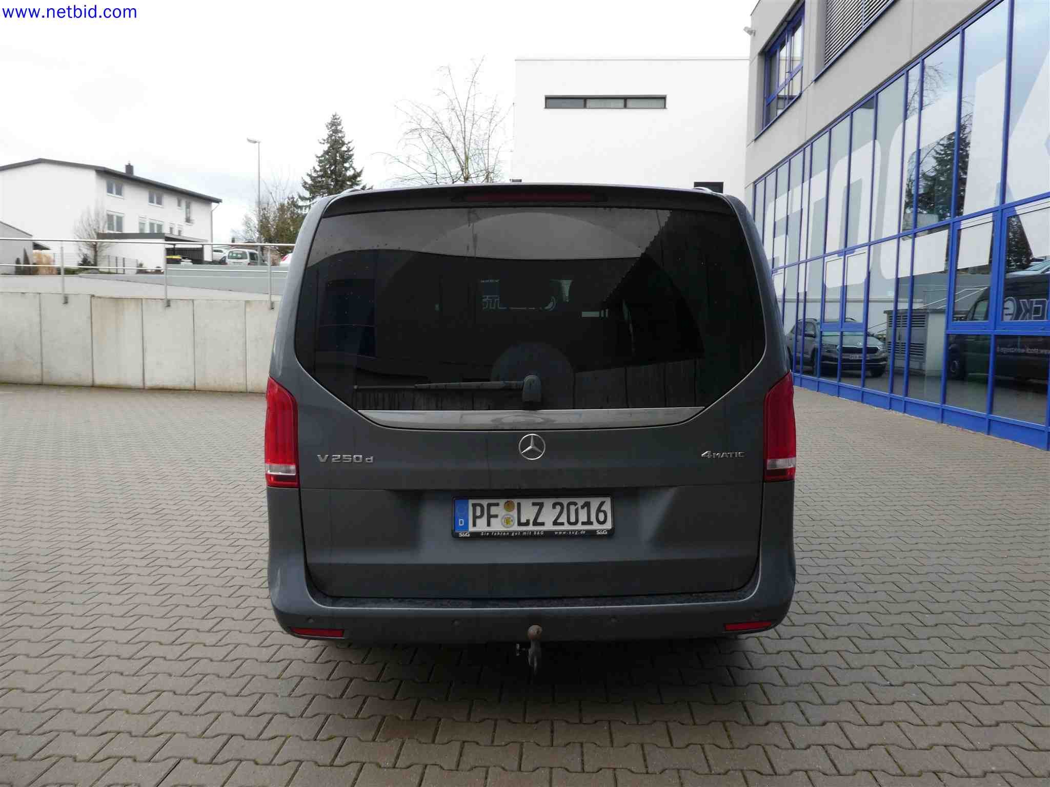 Machines for the production of precise metal components using CNC turning and CNC milling-6